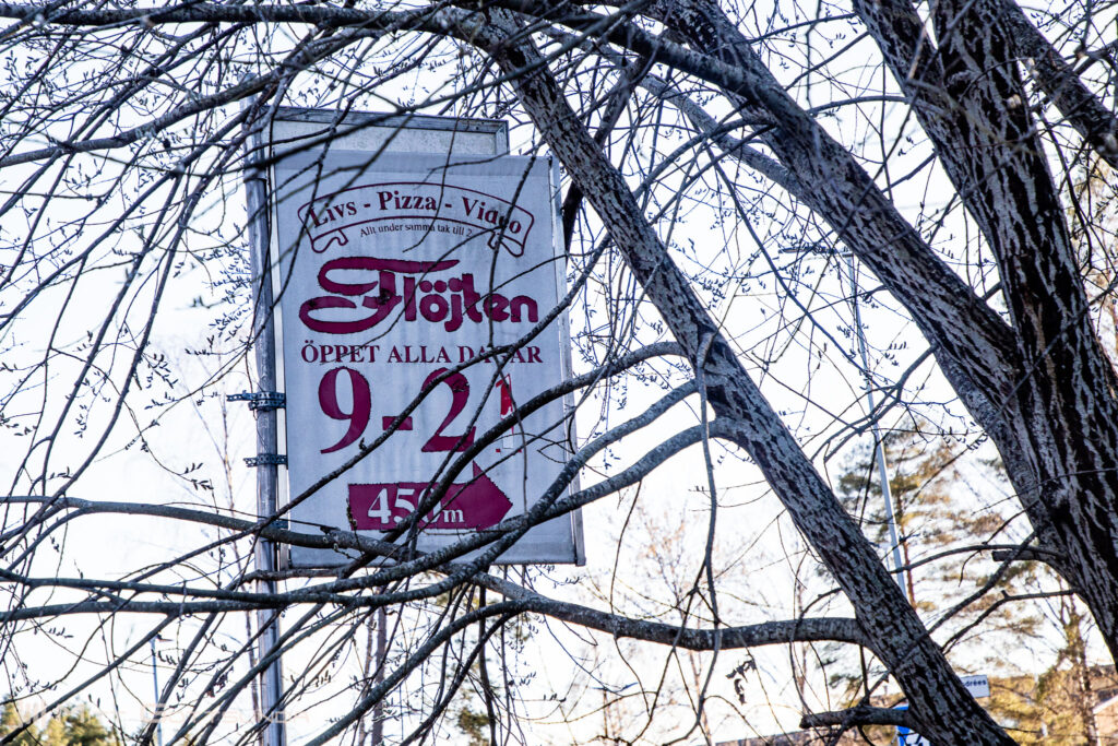 Flöjtens skylt stå kvar